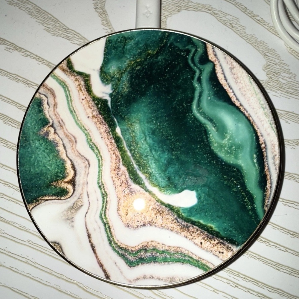 Ideal of Sweden Green/Gold/White Marble Wireless Magnetic Universal Charger - Picture 3 of 7